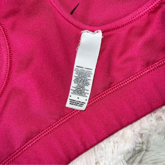 Women's Nike Sports Bra Fuchsia Swoosh Dri Fit Size Medium - Picture 5 of 6